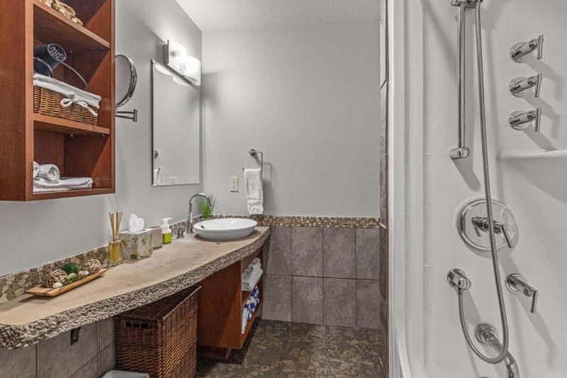 Luxury Rockies Retreat 1BR with Views - image 35