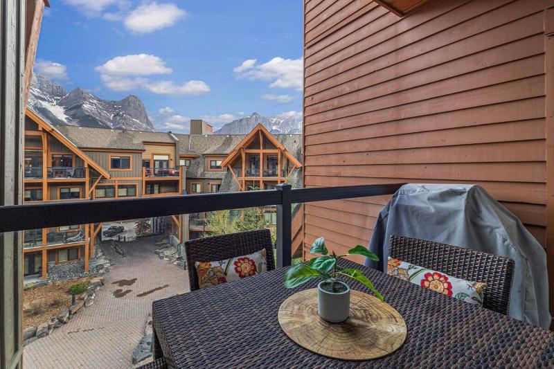 Luxury Rockies Retreat 1BR with Views - image 19