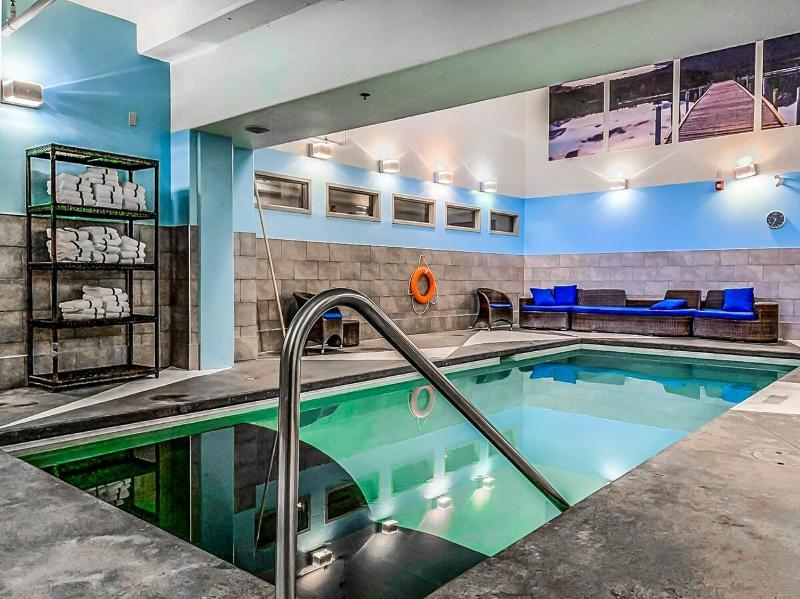Luxury Rockies Retreat 1BR with Views - image 14