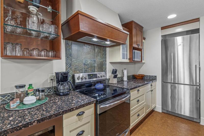 Luxury Rockies Retreat 1BR with Views - image 5
