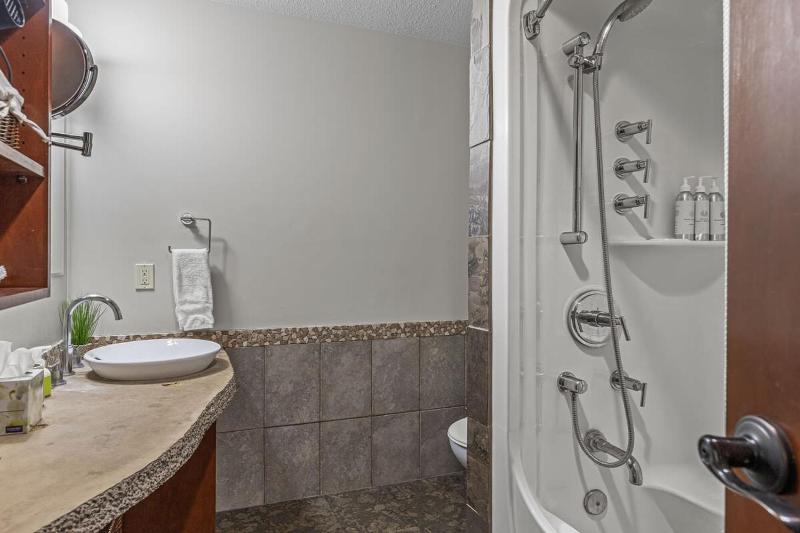 Luxury Rockies Retreat 1BR with Views - image 17