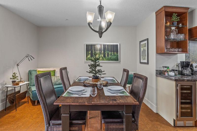Luxury Rockies Retreat 1BR with Views - image 7