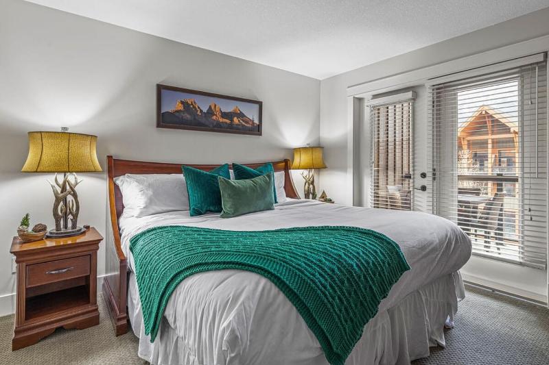 Luxury Rockies Retreat 1BR with Views - image 9