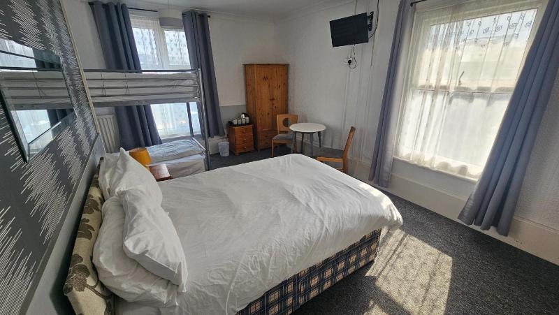 Deluxe Family Room image 1