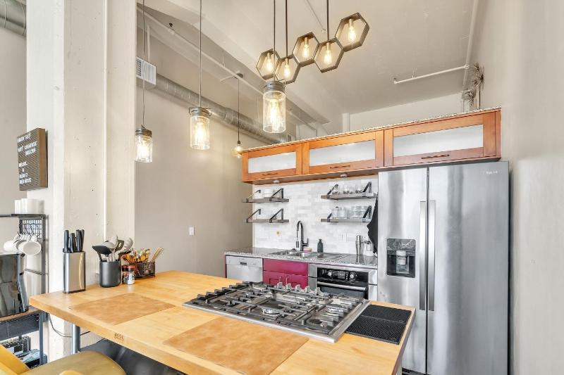 Modern Condo with Mountain Views Walk to Downtown condo - image 15