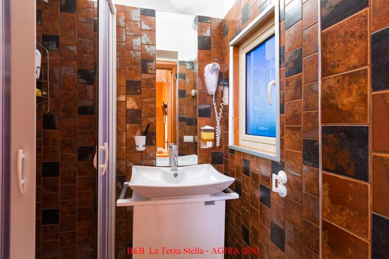 Twin Room with View image 4
