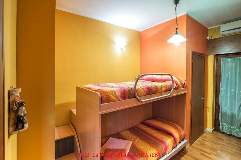 Twin Room with View image 3