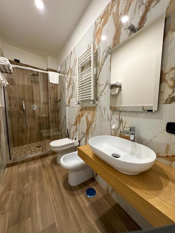 Standard Triple Room image 2