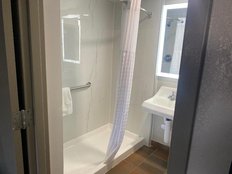 King Room with Shower Only - Non-Smoking image 2