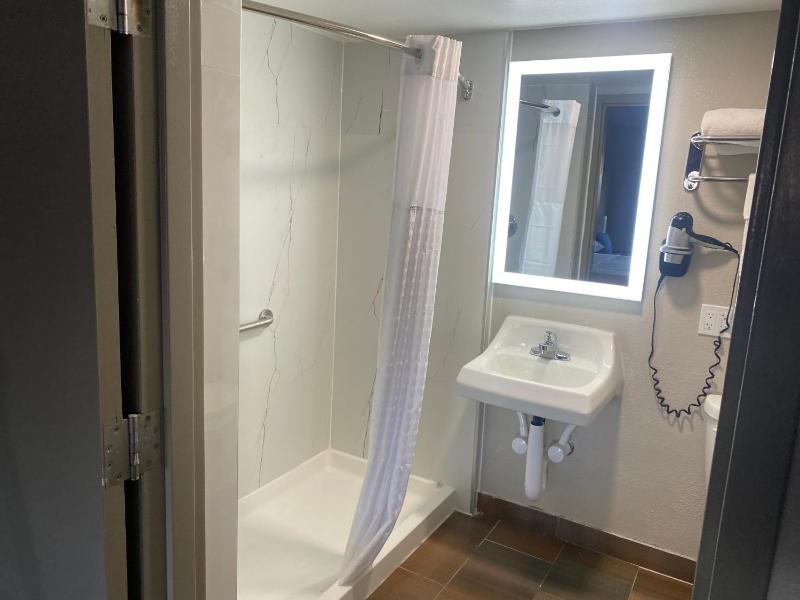 King Room - Disability Access/Non-Smoking image 2