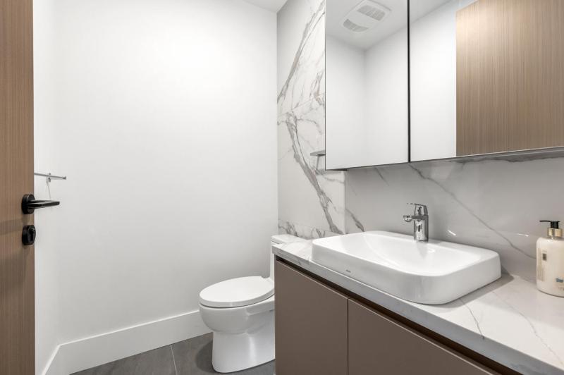 Charming and Modern Retreat in Vancouver Trendy 42nd Avenue Neighbourhood - image 7