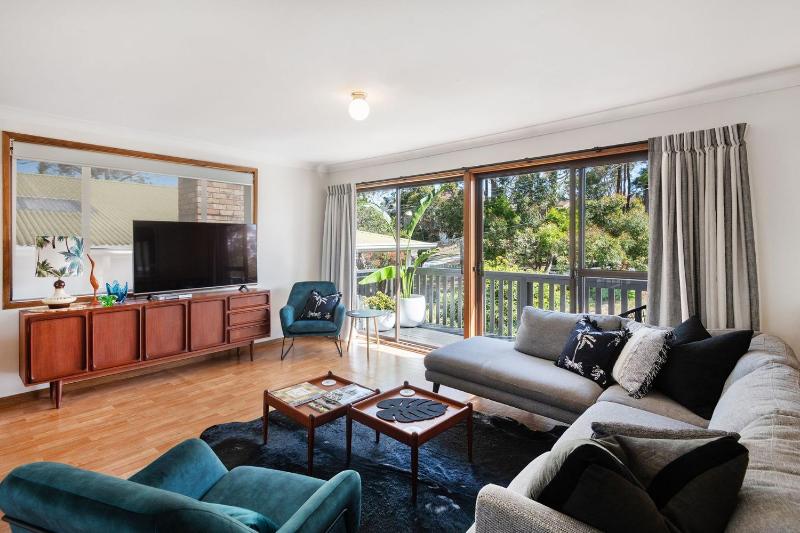 Palm Top Vincentia by Book Jervis Bay Walk to beach Wi-Fi Linen - image 5