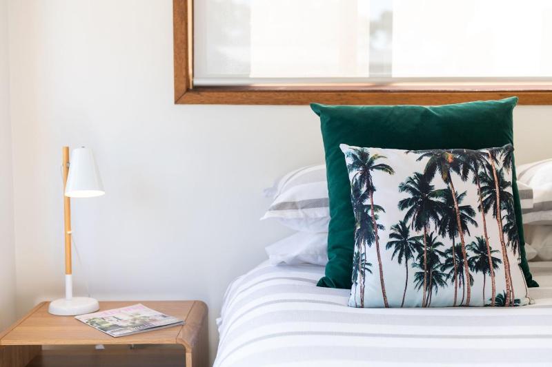 Palm Top Vincentia by Book Jervis Bay Walk to beach Wi-Fi Linen - image 32