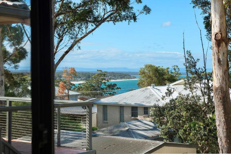 Palm Top Vincentia by Book Jervis Bay Walk to beach Wi-Fi Linen - image 28