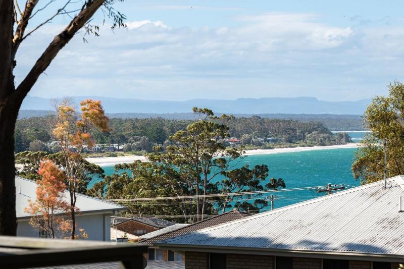Palm Top Vincentia by Book Jervis Bay Walk to beach Wi-Fi Linen - image 12