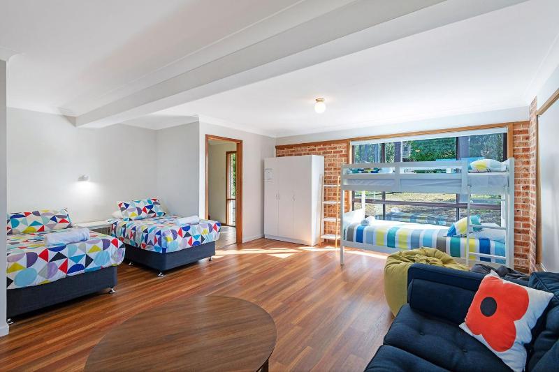 Palm House Vincentia by Book Jervis Bay Linen Walk 2 Beach WiFi - image 35