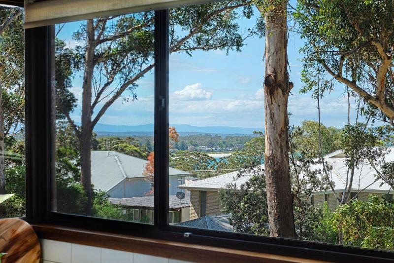 Palm House Vincentia by Book Jervis Bay Linen Walk 2 Beach WiFi - image 33