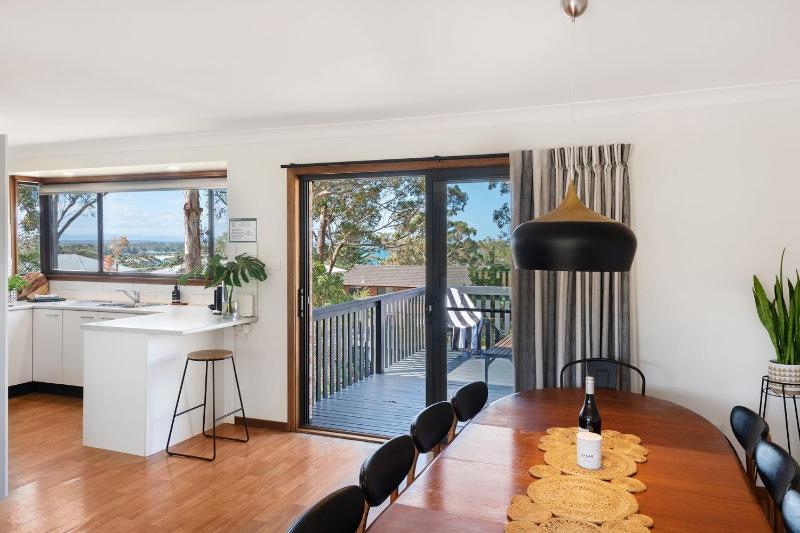 Palm House Vincentia by Book Jervis Bay Linen Walk 2 Beach WiFi - image 29