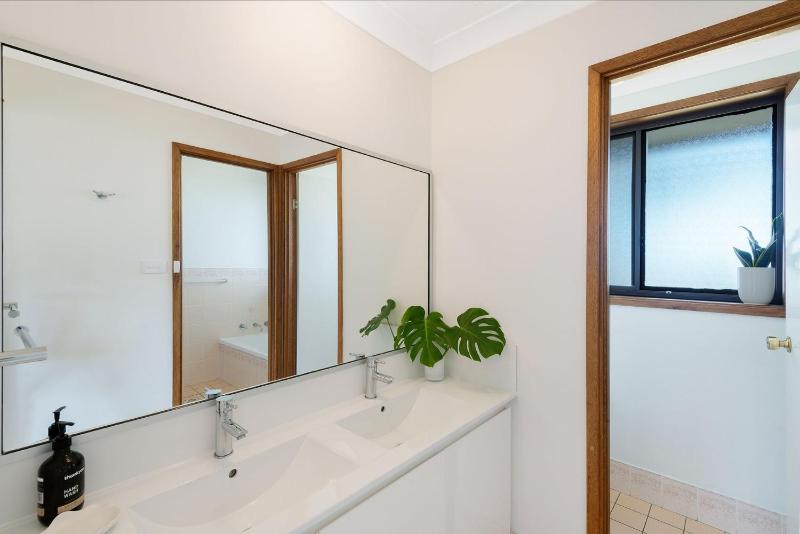 Palm House Vincentia by Book Jervis Bay Linen Walk 2 Beach WiFi - image 18