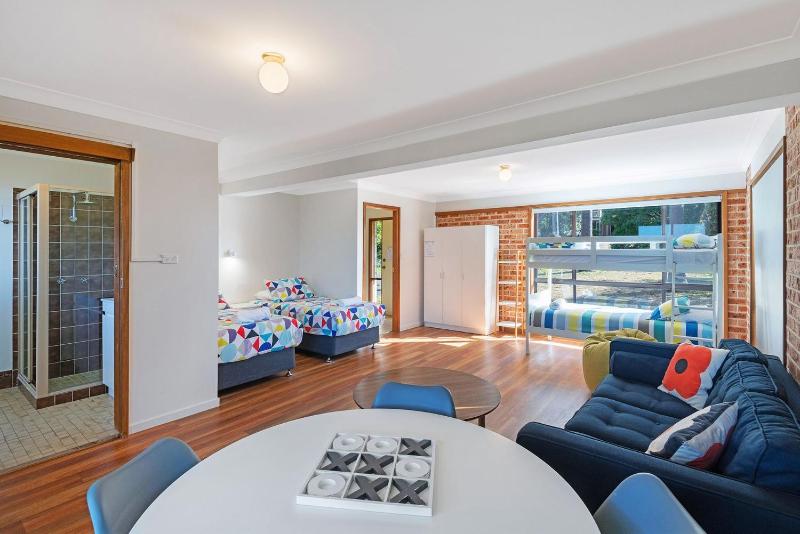 Palm House Vincentia by Book Jervis Bay Linen Walk 2 Beach WiFi - image 11