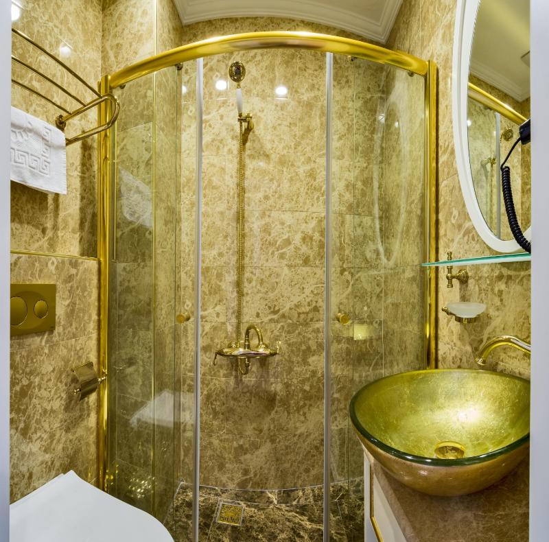 Superior Triple Room image 2