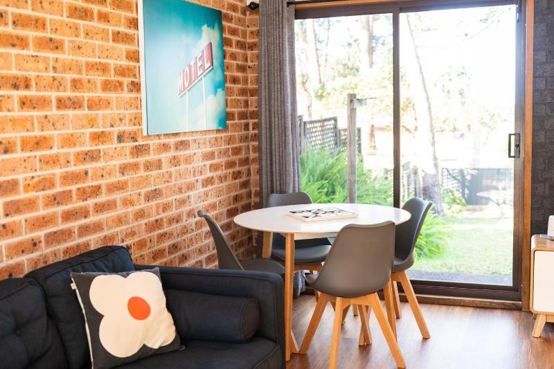 Palm House Vincentia by Book Jervis Bay Linen Walk 2 Beach WiFi - image 26