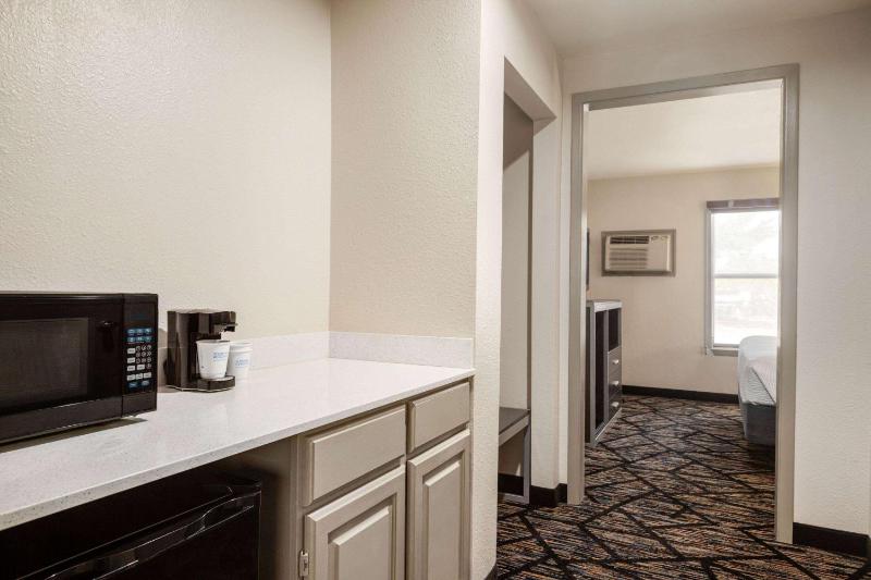 King Studio Suite - Non-Smoking image 1