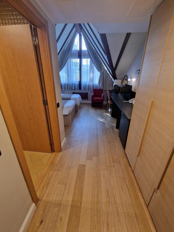 Queen Room - Disability Access image 3