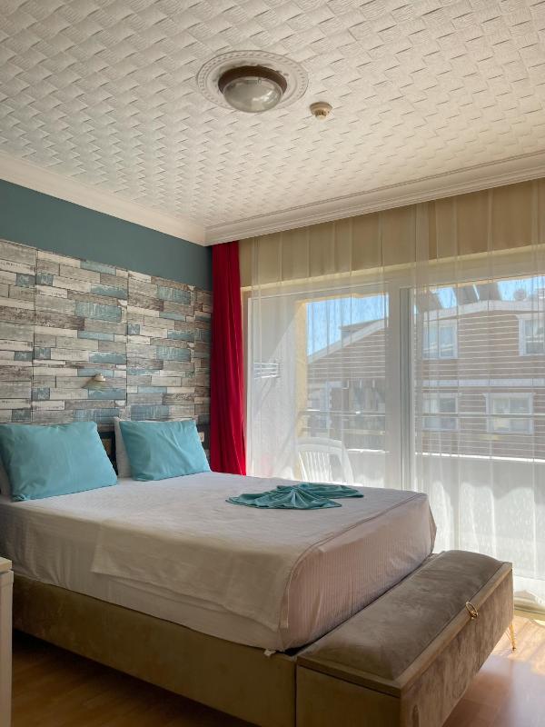 Standard Double Room image 4