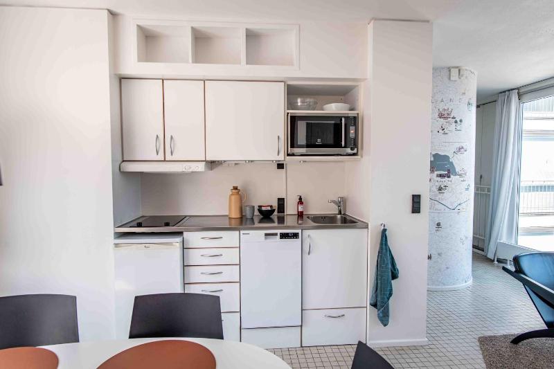 Two-Bedroom Apartment with Street View image 4