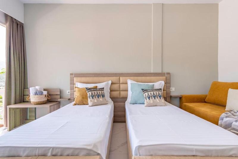 Luxury Room 3 - Vila Goro Pool Parking and more - image 15