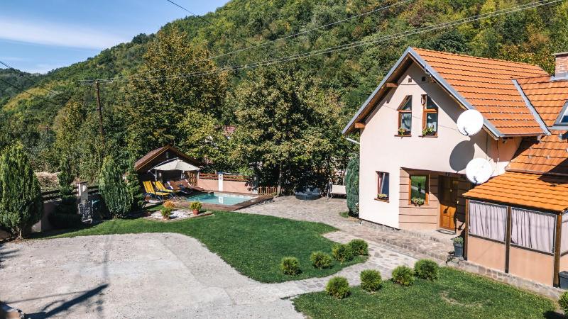 Holiday Home with Mountain View image 3