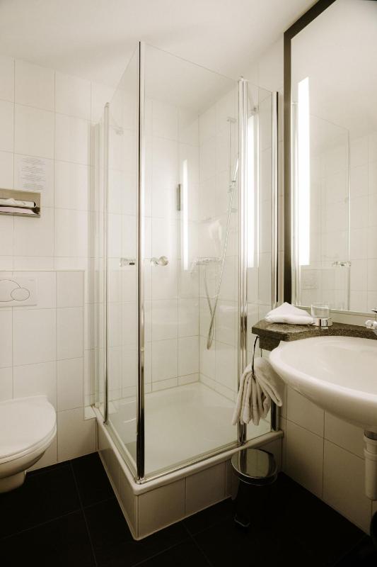 Comfort Single Room image 4