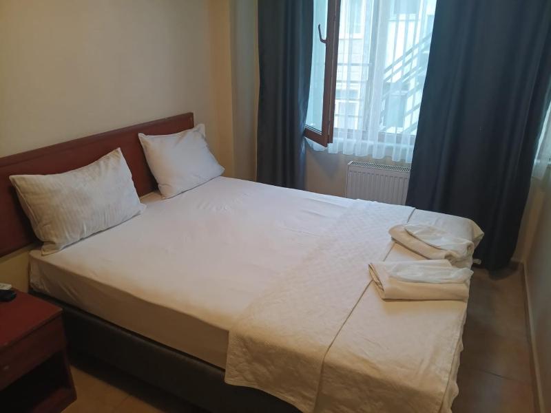 Standard Double Room image 3