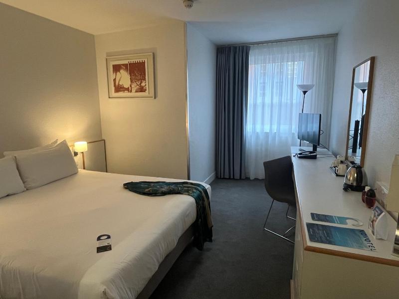 Standard Double Room image 3