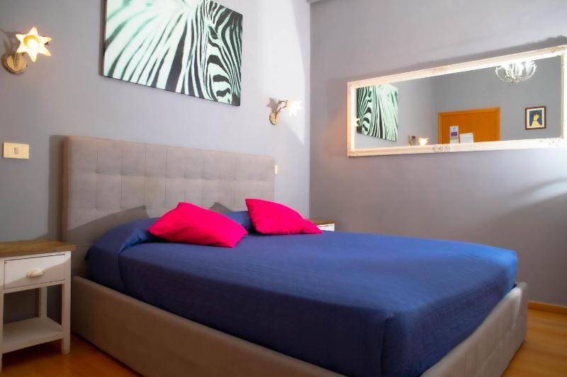 Deluxe Double Room image 3