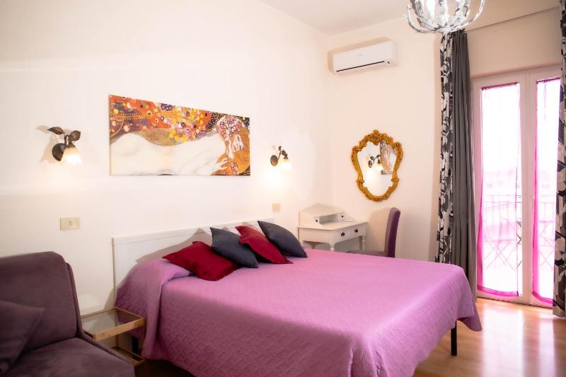 Deluxe Double Room image 2