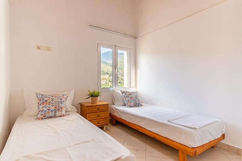 Apartment 4 - 2 bedrooms Vila Goro - Pool Parking and more - image 4