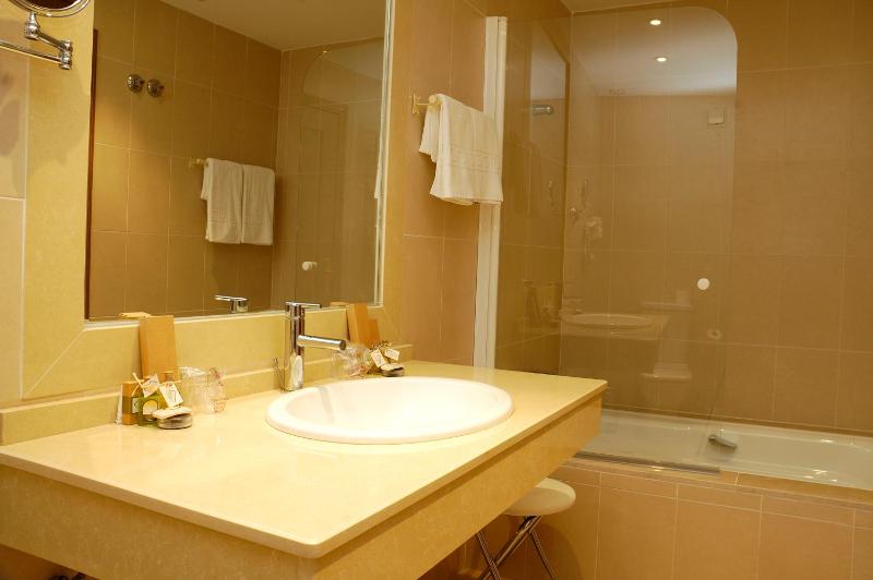 Twin Room with View image 2