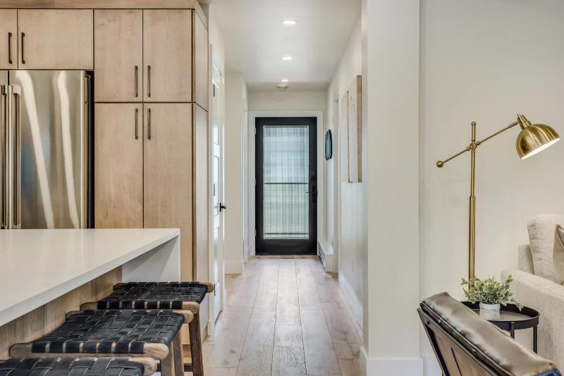 Modern 2 BR in Aspen Core Walk Everywhere - image 9