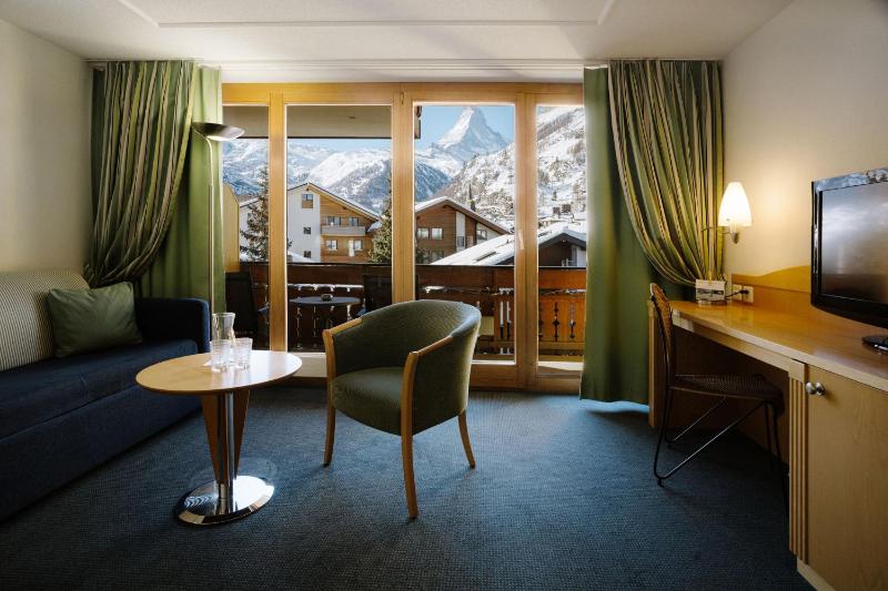 Deluxe Double Room with Matterhorn View image 3