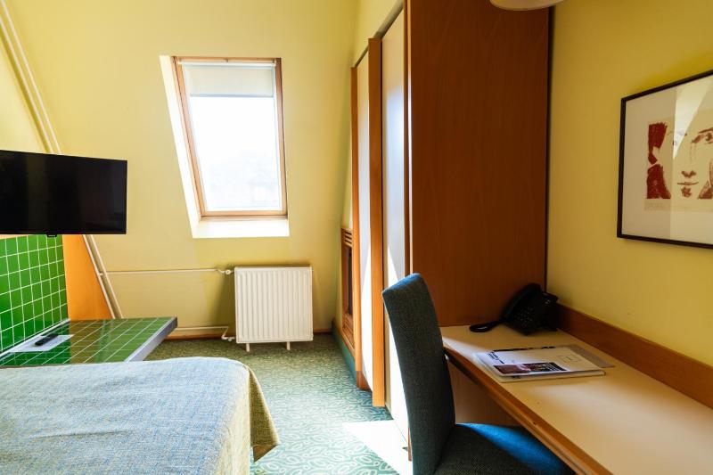 Standard Single Room image 4