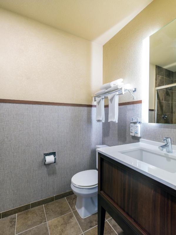Standard King Room image 1