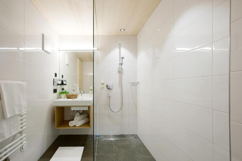 Deluxe Two-Bedroom Apartment image 1