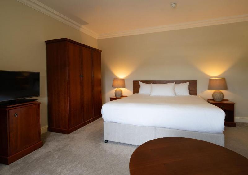 Standard Double Room image 3