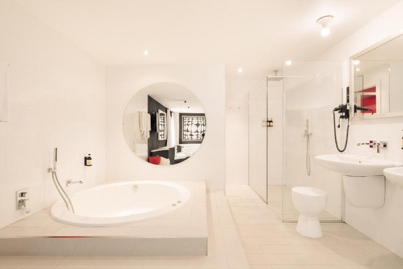 Gran Suite with Spa Bath image 3