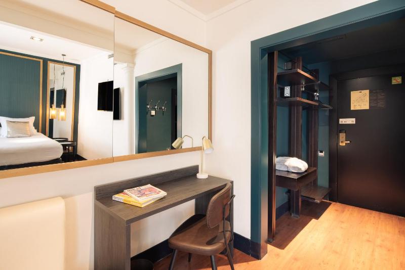 Superior Deluxe Double Room  image 4