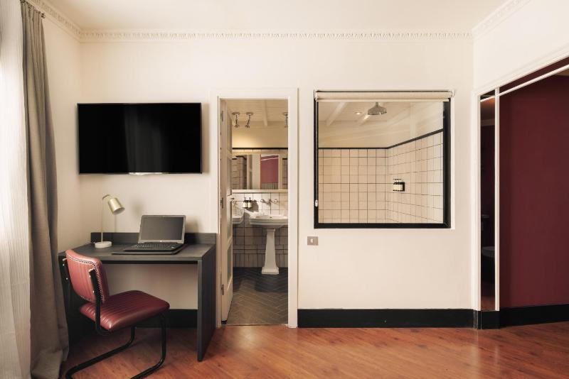 Suite Junior with Hot Tub image 3