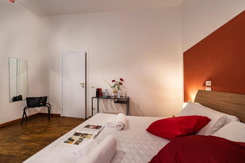 Double Room with Private Bathroom image 3