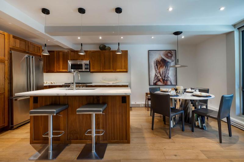 Luxurious 2 BR 2 BA - Aspen Core - image 12